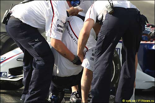 Инцидент в боксах BMW Sauber