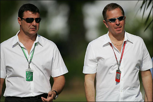 Комментаторы ITV, бывшие гонщики Формулы 1 Марк Бланделл и Мартин Брандл