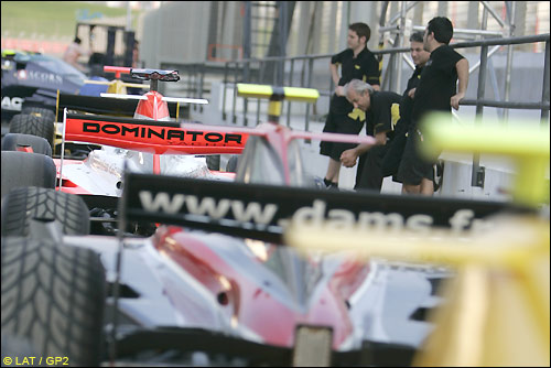 Машины GP2Asia в Дубае
