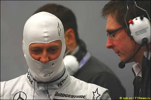Михаэль Шумахер в боксах Mercedes GP