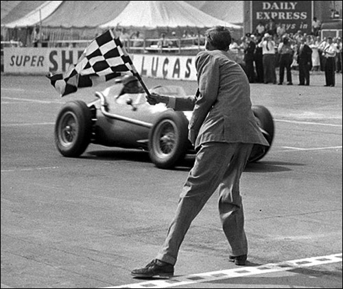 Питер Коллинз выигрывает Гран При Великобритании 1958 года