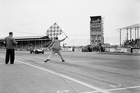 Финиш Джека Брэбэма на Гран При Великобритании 1960 года