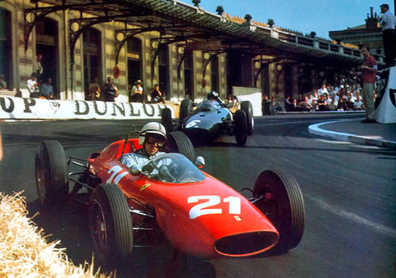 Ferrari Джона Сёртиза и BRM Грэм Хилла на тренировках Гран При Монако 1963 года