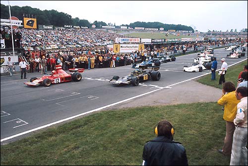 Ники Лауда лидирует после старта. Гран При Великобритании'74
