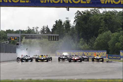 Старт первой гонки Auto GP в Брно