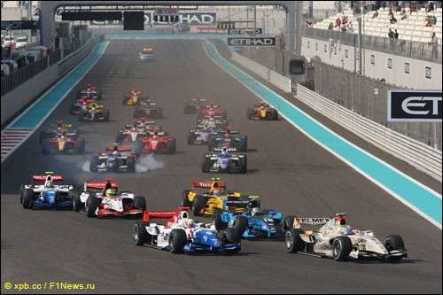 Старт гонки GP2 в Абу-Даби