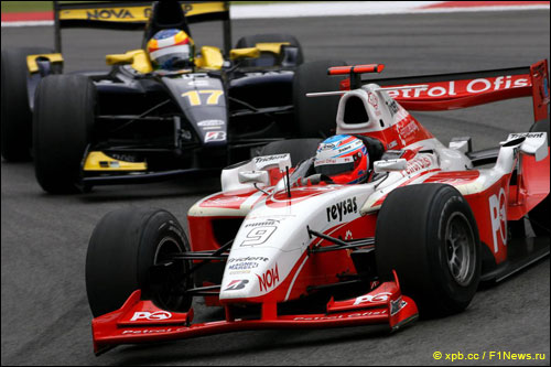 Адам Кэррол и Лука Филиппи в гонке GP2 на Нюрбургринге, 2007 г. Спустя четыре года оба вновь готовятся выступить на этой трассе