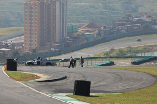Новый поворот Интерлагоса, который теперь предстоит перестраивать. Фото granpremio.com.br
