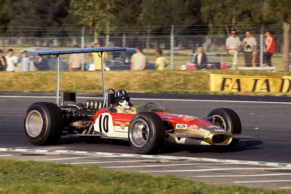 Грэм Хилл на пути к победе в Гран При Мексики и чемпионате 1968 года