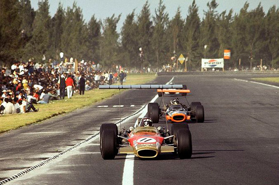 Джеки Оливер и Педро Родригес на Гран При Мексики 1968 года