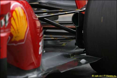 Задняя подвеска Ferrari с толкателями в сезоне 2011 года
