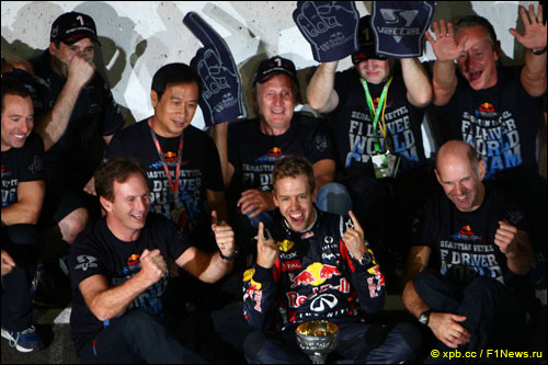 Торжаства в Red Bull Racing после финиша Гран При Японии