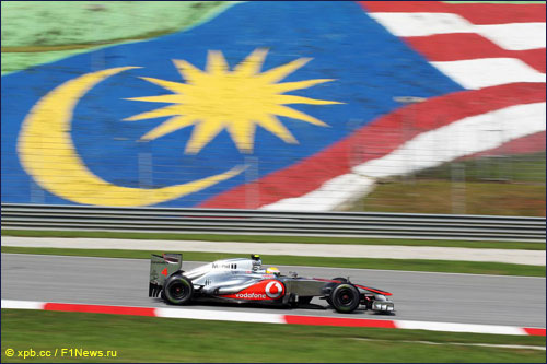 Льюис Хэмилтон на трассе Гран При Малайзии