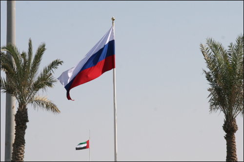 Российский флаг над автодромом Яс-Марина