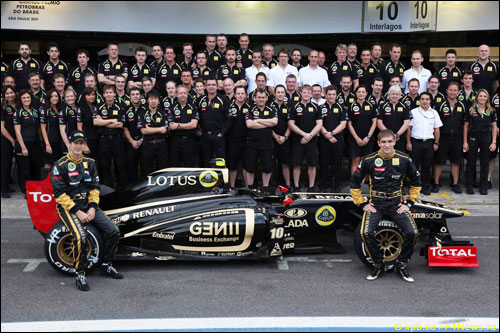Групповая фотография Lotus Renault GP в Интерлагосе