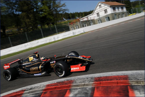 В 2011 году машины Gravity-Charouz были раскрашены почти так же, как и Lotus Renault в Ф1