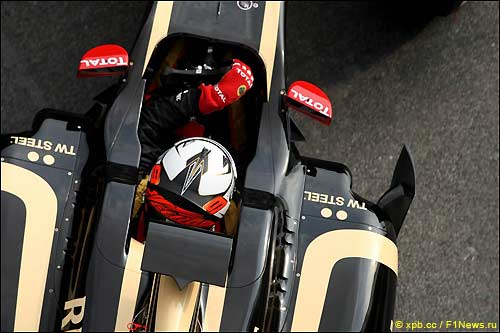 Кими Райкконен за рулем E20 на тестах в Барселоне