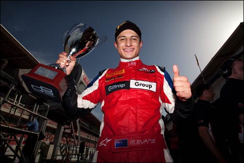 Победитель субботней гонки GP3 в Барселоне Митчелл Эванс