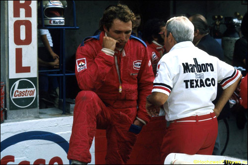 Йохен Масс и Тедди Майер в боксах McLaren, Гран При Италии 1975 года