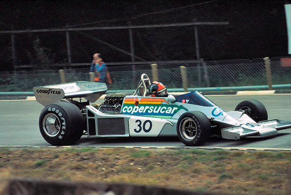 Эмерсон Фиттипальди на машине команды Copersucar-Fittipaldi
