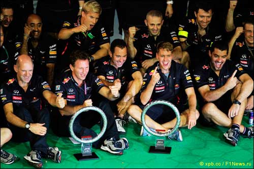 В Red Bull Racing празднуют победу