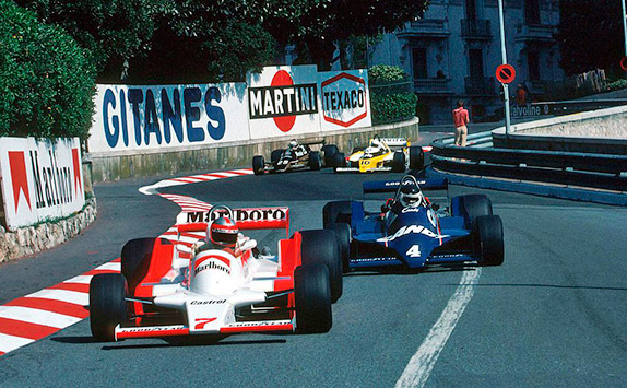 Джон Уотсон (McLaren), Жан-Пьер Жарье (Tyrrell), Риккардо Патрезе (Arrows) и Рене Арну (Renault)