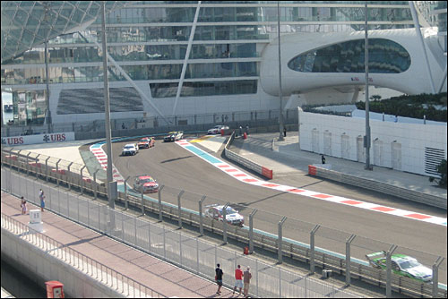 Субботняя гонка V8 Supercars в Абу-Даби