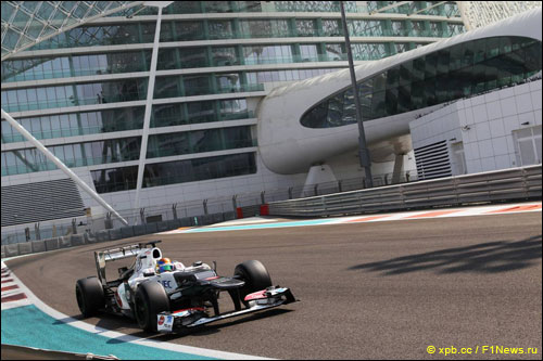 Эстебан Гутьеррес на молодежных тестах Ф1 в Абу-Даби