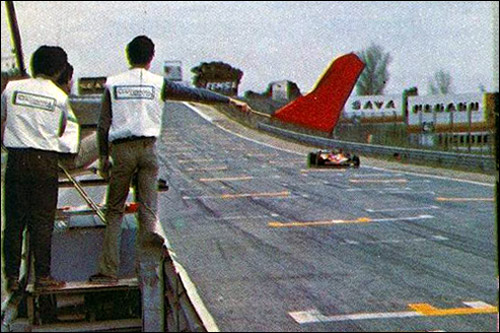Красный флаг, прервавший первую сессию заездов Гран При Испании из-за заявления RACE