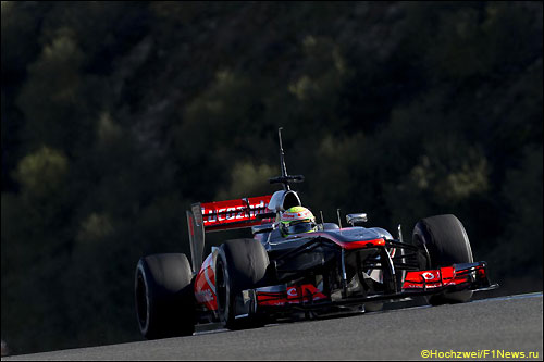 Серхио Перес за рулем McLaren MP4-28 на тестах в Хересе