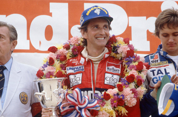 Джон Уотсон и Эдди Чивер на подиуме Гран При Детройта 1982 года