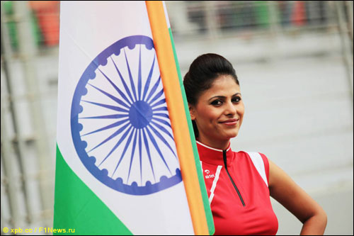 Девушка с флагом Индии
