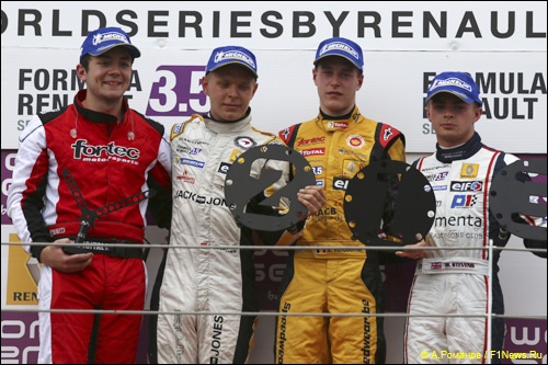 Подиум воскресной гонки Формулы Renault 3.5