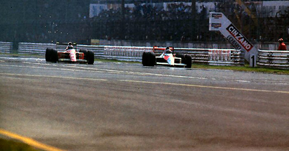 Ален Прост опережает Герхарда Бергера на Гран При Италии 1989 года