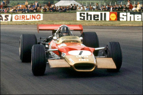 Грэм Хилл за рулем Lotus 49-R8