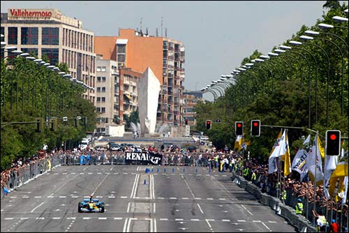 Фернандо Алонсо на показательных заездах в Мадриде в 2003-м