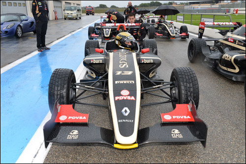 В машине Формулы Renault 2.0 на iRace