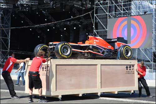 Подготовка Marussia к шоу в Сочи