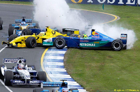 Авария в первом повороте Гран При Австралии 2002 года