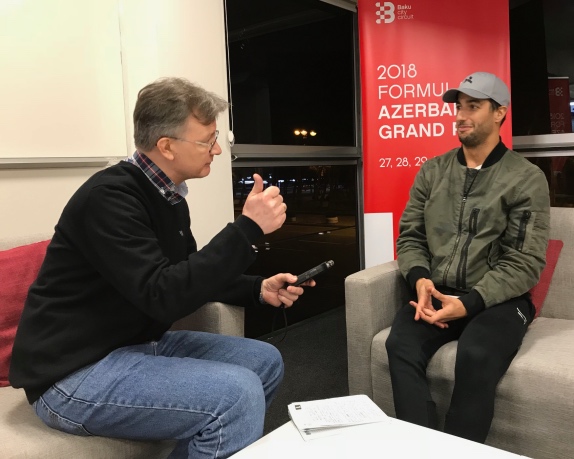 Даниэль Риккардо во время интервью F1News.ru, фото Оксаны Косаченко