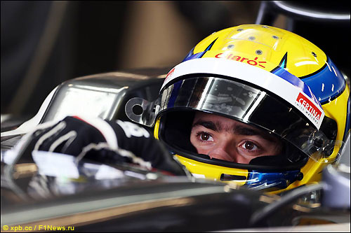 Эстебан Гутьеррес в кокпите Sauber C32 на тестах в Барселоне