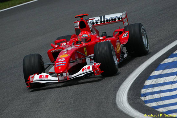 Михаэль Шумахер за рулём Ferrari F2004