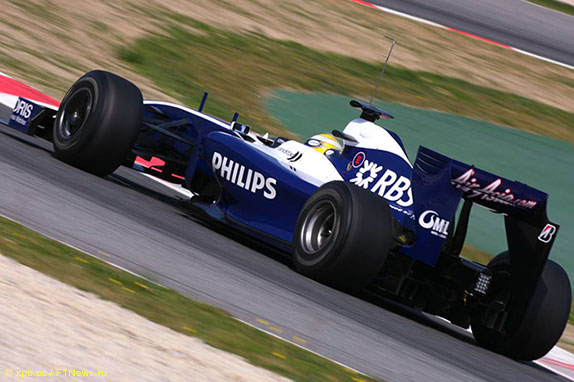 Williams FW31 на тестах в Барселоне в 2009 году, за рулём Нико Росберг