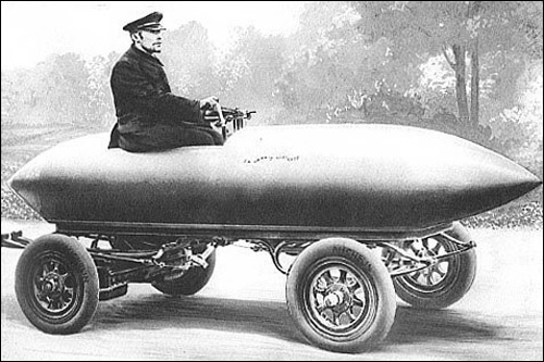 Электрический La Jamais Contente в 1899 году стал первым автомобилем в истории, превысившим скорость в 100 км/ч