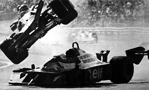 Гран При Японии 1977 года; в воздухе Ferrari Жиля Вильнёва