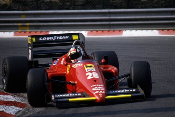 Стефан Йоханссон в 1985 году за рулём Ferrari 156/85, фото XPB