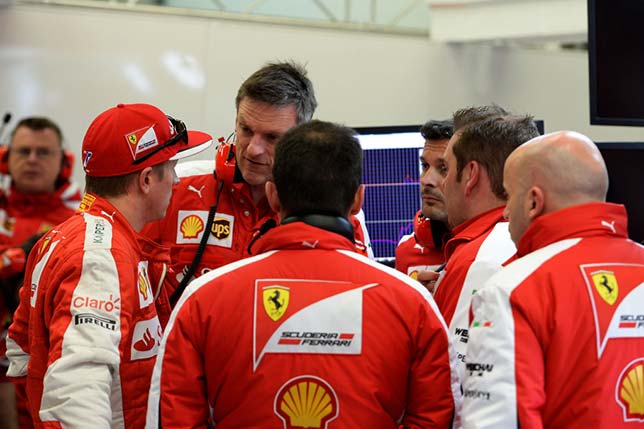 Кими Райкконен, Джеймс Эллисон и инженеры Ferrari на тестах в Хересе