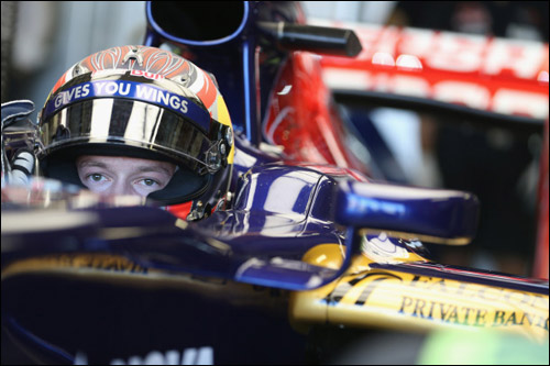Даниил Квят во время тестов на машине Toro Rosso