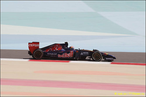 Даниил Квят за рулём STR9 на тестах в Бахрейне