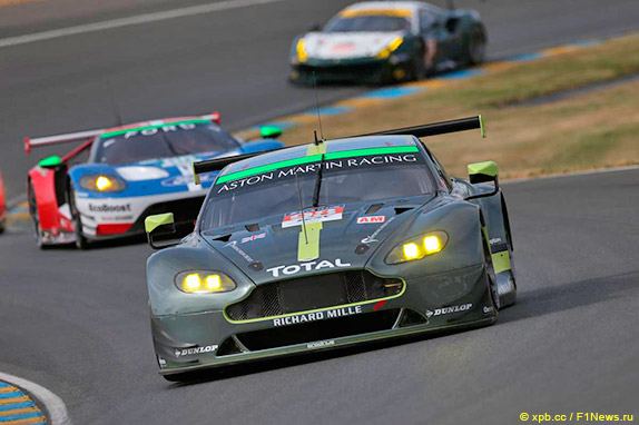 Aston Martin категории GTE Am экипажа Педро Лами/Маттиас Лауда/Пол Далла Лана